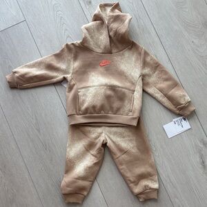 Nike Beige and Metallic Tracksuit